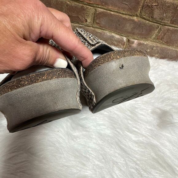 OTBT Women’s Jaunt Stone Cheetah Leather Wedge Platform Open Toe Sz 10 - Picture 10 of 11